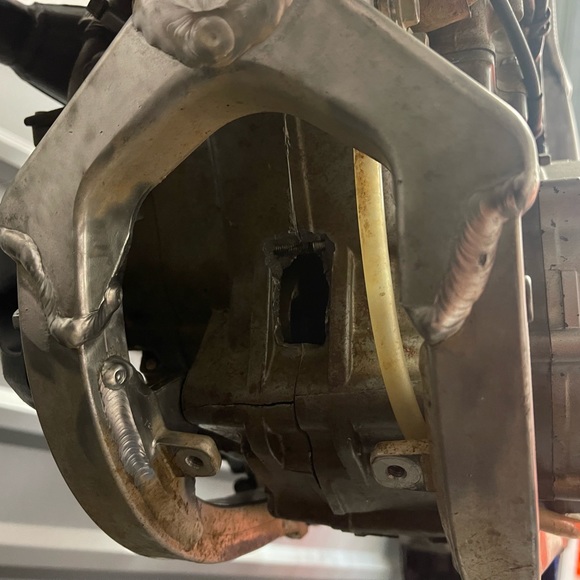 Kawasaki kx250f. It needs new bottom end crankcase and crankshaft - Picture 6 of 7